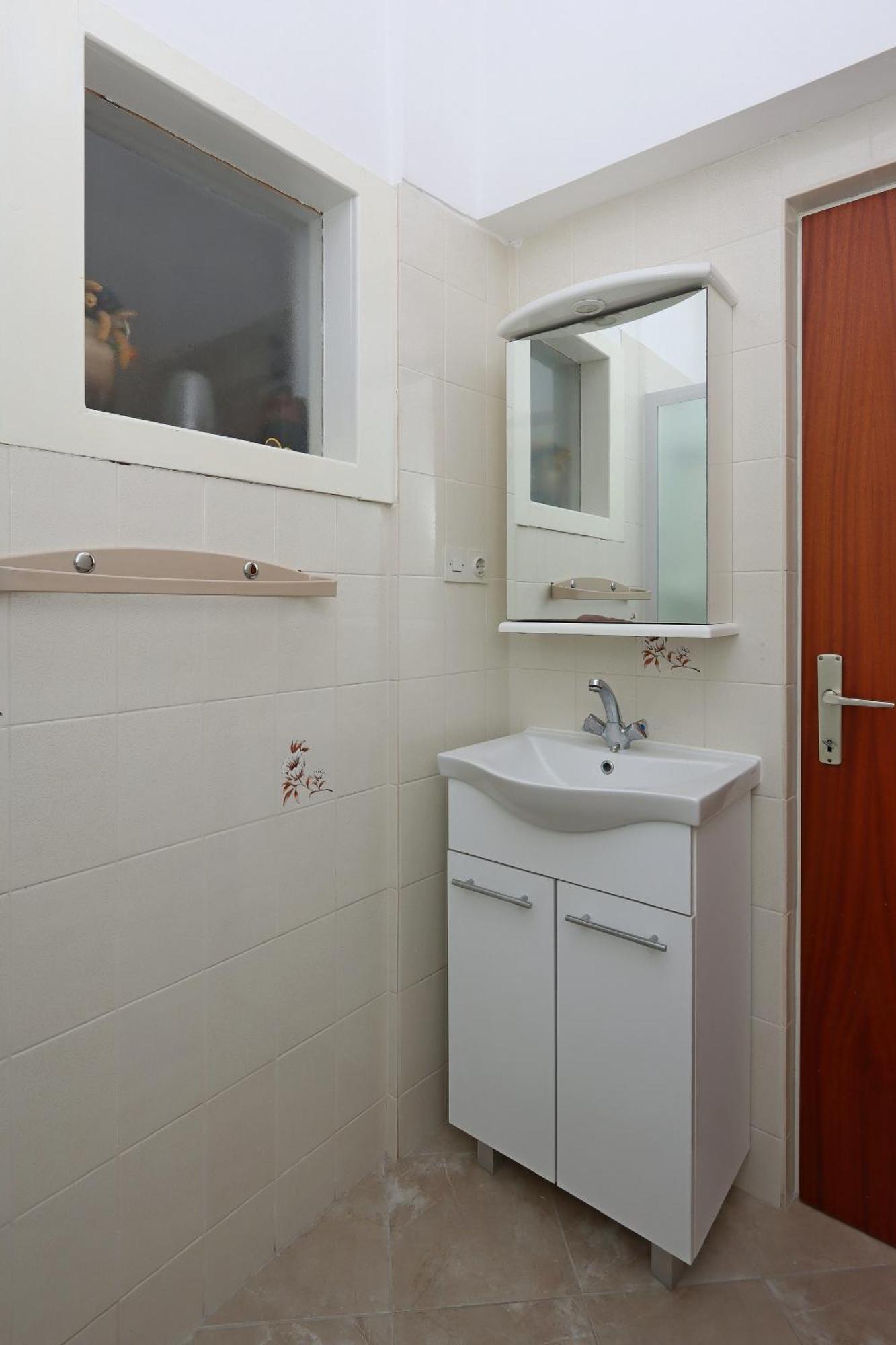 Apartments And Rooms By The Sea Banjol, Rab - 19692 Номер фото